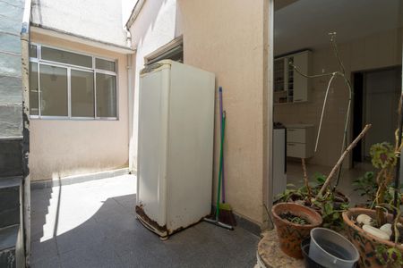 Casa para alugar com 100m², 2 quartos e 3 vagasQuintal / Escada terraço