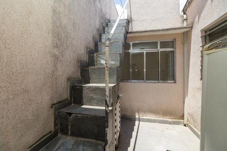 Casa para alugar com 100m², 2 quartos e 3 vagasQuintal / Escada terraço