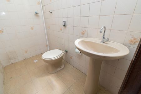 Casa para alugar com 100m², 2 quartos e 3 vagasBanheiro da Suíte