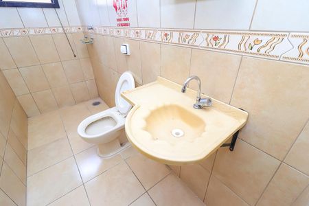 Banheiro de casa para alugar com 1 quarto, 50m² em Vila Paranagua, São Paulo