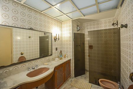 Casa à venda com 397m², 3 quartos e 4 vagasBanheiro da Suíte