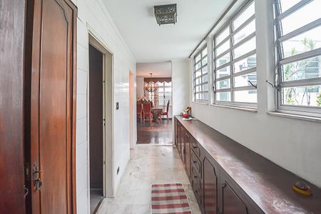 Casa à venda com 397m², 3 quartos e 4 vagasCorredor