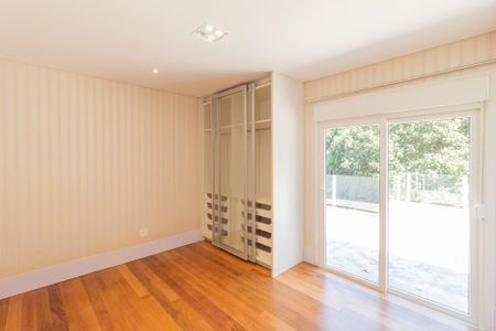 Casa de condomínio para alugar com 494m², 4 quartos e 5 vagasSuíte 3