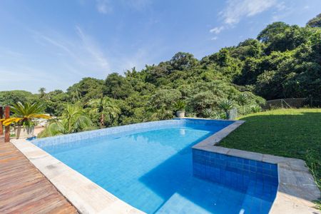 Casa de condomínio para alugar com 494m², 4 quartos e 5 vagasQuintal