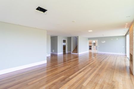 Sala de casa de condomínio para alugar com 4 quartos, 494m² em Pousada dos Bandeirantes, Carapicuíba