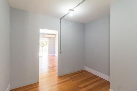 Casa de condomínio para alugar com 494m², 4 quartos e 5 vagasSuíte 4