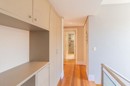 Casa de condomínio para alugar com 494m², 4 quartos e 5 vagasCorredor