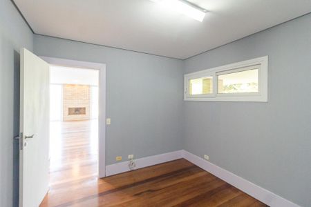 Casa de condomínio para alugar com 494m², 4 quartos e 5 vagasEscritório