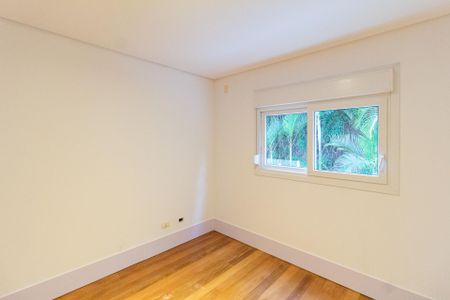 Casa de condomínio para alugar com 494m², 4 quartos e 5 vagasSuíte 1