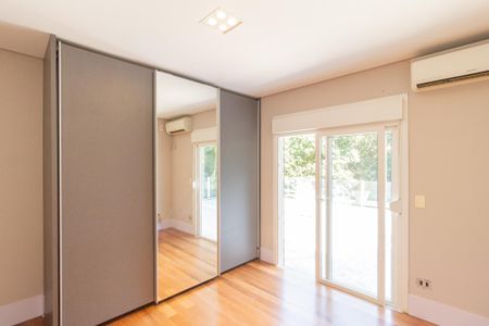 Casa de condomínio para alugar com 494m², 4 quartos e 5 vagasSuíte 2