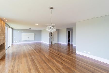 Sala de casa de condomínio para alugar com 4 quartos, 494m² em Pousada dos Bandeirantes, Carapicuíba