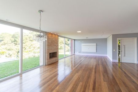 Sala de casa de condomínio para alugar com 4 quartos, 494m² em Pousada dos Bandeirantes, Carapicuíba