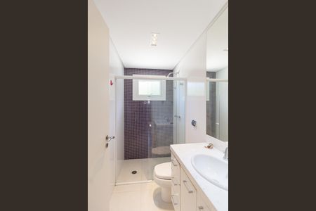 Casa de condomínio para alugar com 494m², 4 quartos e 5 vagasBanheiro da suíte 3