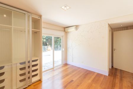 Casa de condomínio para alugar com 494m², 4 quartos e 5 vagasSuíte 3