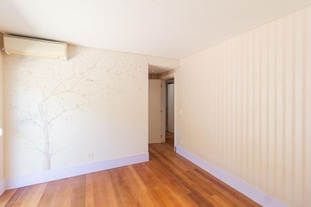 Casa de condomínio para alugar com 494m², 4 quartos e 5 vagasSuíte 3