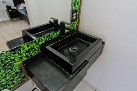 Banheiro de kitnet/studio para alugar com 1 quarto, 32m² em Santana, São Paulo