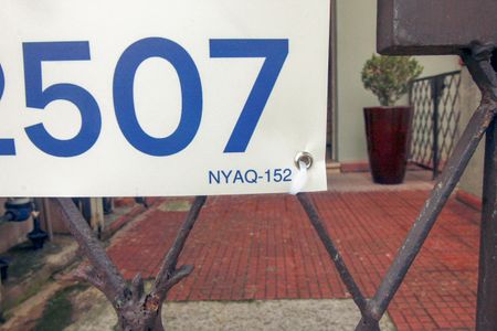 Apartamento à venda com 92m², 2 quartos e sem vagaPlaca instalada em 07/02/2026 com o código NYAQ-152