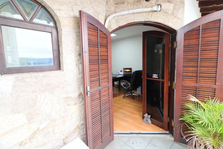 Casa à venda com 219m², 4 quartos e 4 vagasSuíte 1