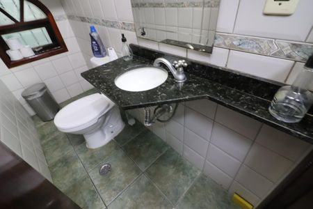 Casa à venda com 219m², 4 quartos e 4 vagasLavabo