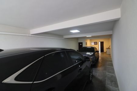 Casa à venda com 219m², 4 quartos e 4 vagasGaragem