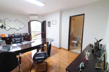 Casa à venda com 219m², 4 quartos e 4 vagasSuíte 1