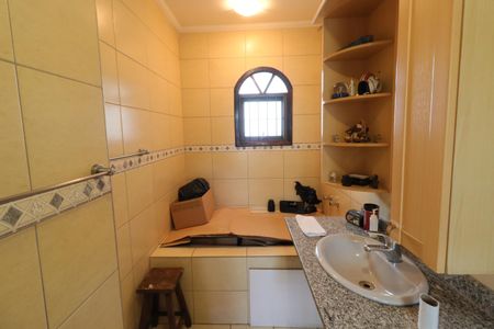 Casa à venda com 219m², 4 quartos e 4 vagasBanheiro da Suíte 1