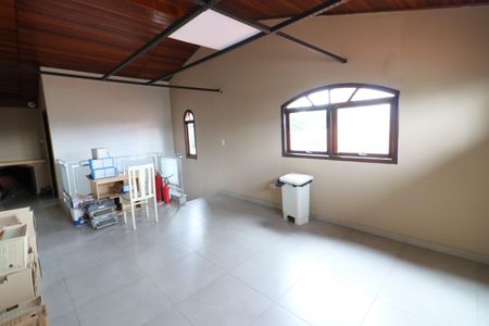 Casa à venda com 219m², 4 quartos e 4 vagasSuíte 3