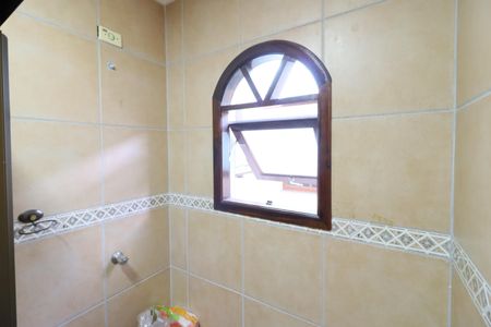 Casa à venda com 219m², 4 quartos e 4 vagasBanheiro 4