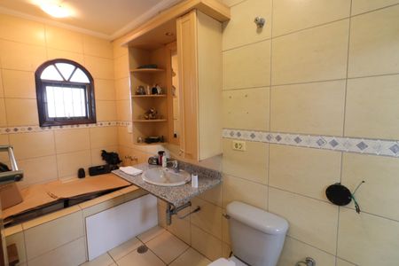 Casa à venda com 219m², 4 quartos e 4 vagasBanheiro da Suíte 1