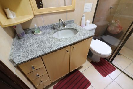 Casa à venda com 219m², 4 quartos e 4 vagasBanheiro 4