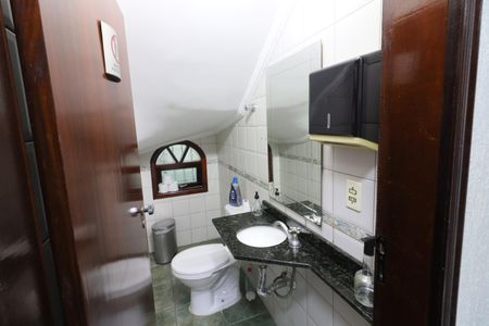 Casa à venda com 219m², 4 quartos e 4 vagasLavabo