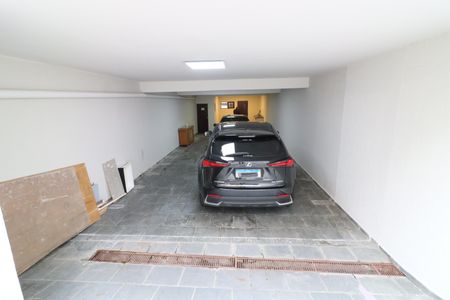 Casa à venda com 219m², 4 quartos e 4 vagasGaragem