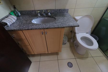 Casa à venda com 219m², 4 quartos e 4 vagasBanheiro da Suíte 2