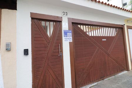 Casa à venda com 219m², 4 quartos e 4 vagasFachada