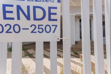 Casa à venda com 280m², 4 quartos e 3 vagas Casa à venda com 280m², 4 quartos e 3 vagasPlaquinha