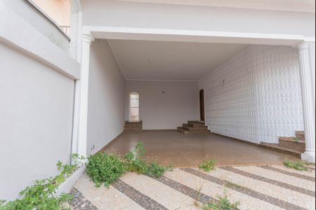 Casa à venda com 280m², 4 quartos e 3 vagas Casa à venda com 280m², 4 quartos e 3 vagasGaragem
