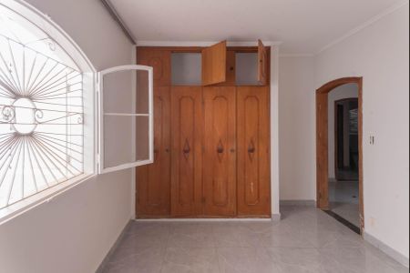 Casa à venda com 280m², 4 quartos e 3 vagas Casa à venda com 280m², 4 quartos e 3 vagasQuarto