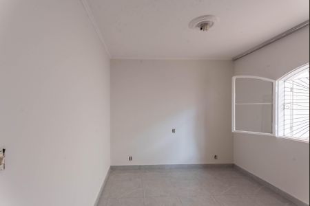 Casa à venda com 280m², 4 quartos e 3 vagas Casa à venda com 280m², 4 quartos e 3 vagasQuarto