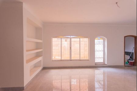 Casa à venda com 280m², 4 quartos e 3 vagas Casa à venda com 280m², 4 quartos e 3 vagasSala de Janta