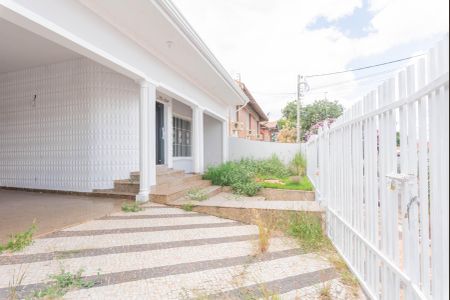 Casa à venda com 280m², 4 quartos e 3 vagas Casa à venda com 280m², 4 quartos e 3 vagasFachada
