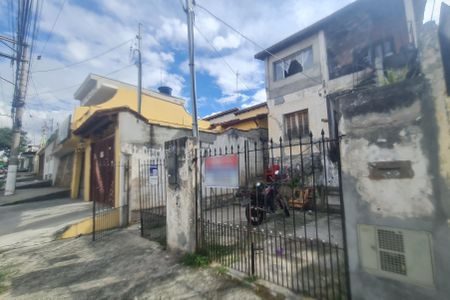 Casa à venda com 199m², 4 quartos e sem vagaFachada do imóvel com placa QuintoAndar