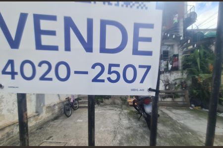 Casa à venda com 199m², 4 quartos e sem vagaFachada do imóvel com placa QuintoAndar