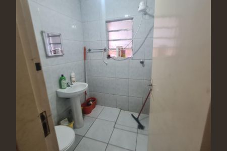 Casa à venda com 199m², 4 quartos e sem vagaBanheiro (casa 2)