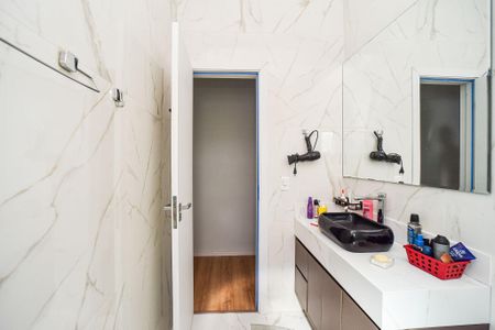 Casa à venda com 167m², 4 quartos e 2 vagasBanheiro da Suíte