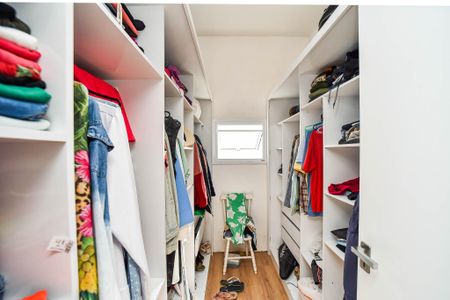 Casa à venda com 167m², 4 quartos e 2 vagasCloset da Suíte