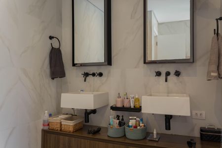 Apartamento à venda com 108m², 2 quartos e 2 vagasBanheiro da Suíte 1