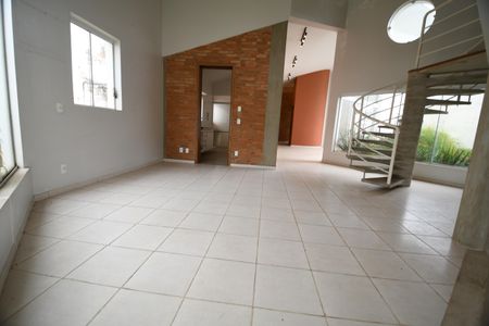 Casa de condomínio à venda com 431m², 4 quartos e 2 vagasSala