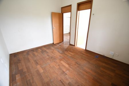 Casa de condomínio à venda com 431m², 4 quartos e 2 vagasQuarto 2 - Suíte