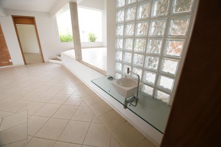 Casa de condomínio à venda com 431m², 4 quartos e 2 vagasBanheiro Social