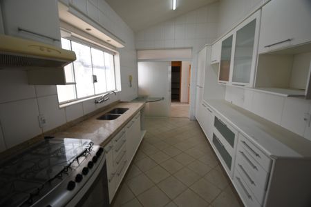 Casa de condomínio à venda com 431m², 4 quartos e 2 vagasCozinha